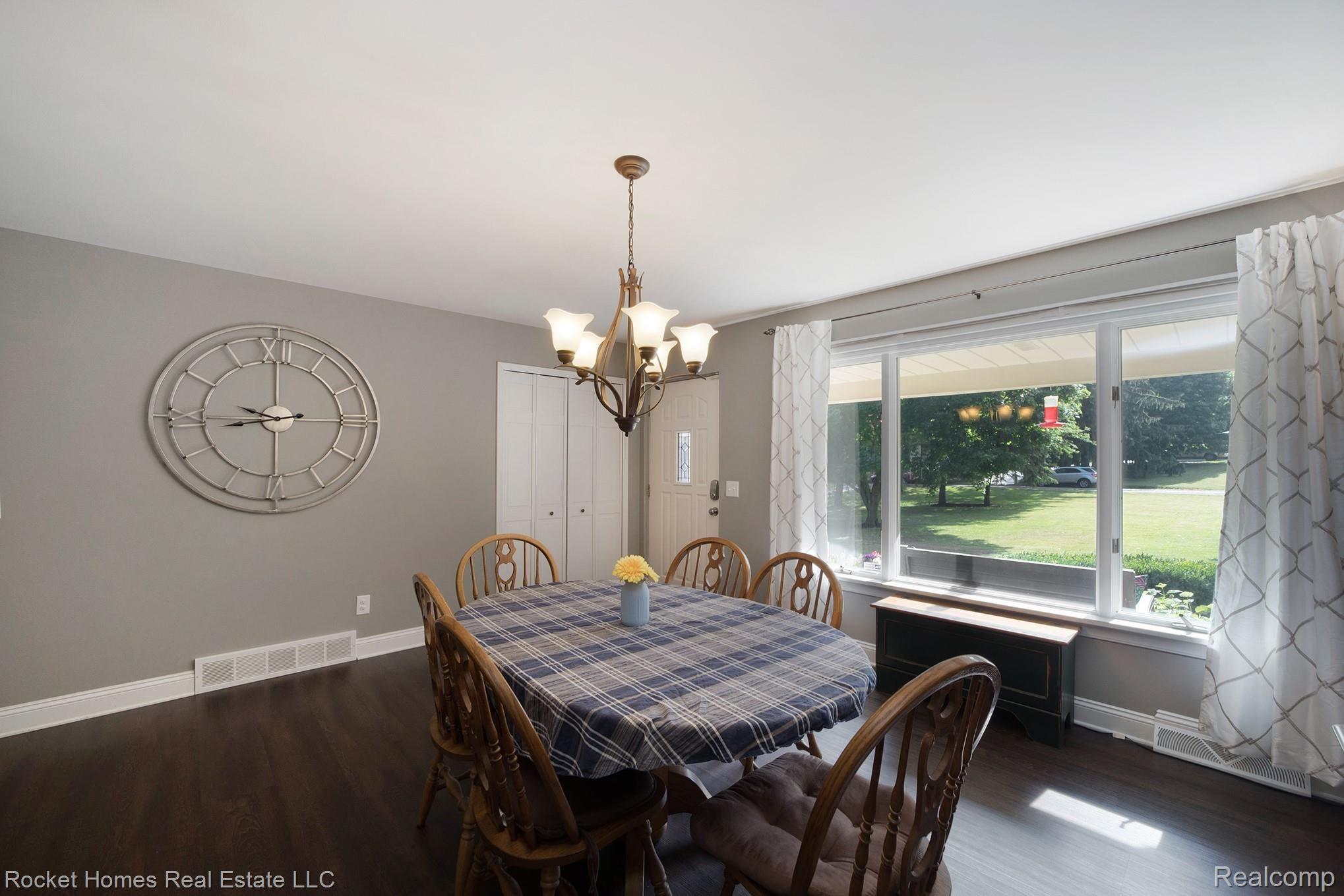 5585 Farley Road Clarkston, MI 48346 - Photo 5 of 28 017A5465.JPG