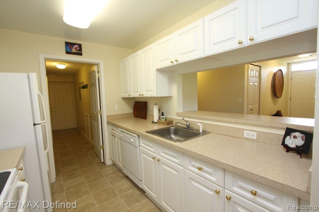5291 Brookemonte Circle Rochester, MI 48306 - Photo 13 of 23