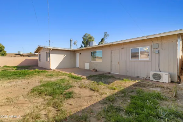 $1,900 | 3812 West Loma Lane, Phoenix, AZ 85051