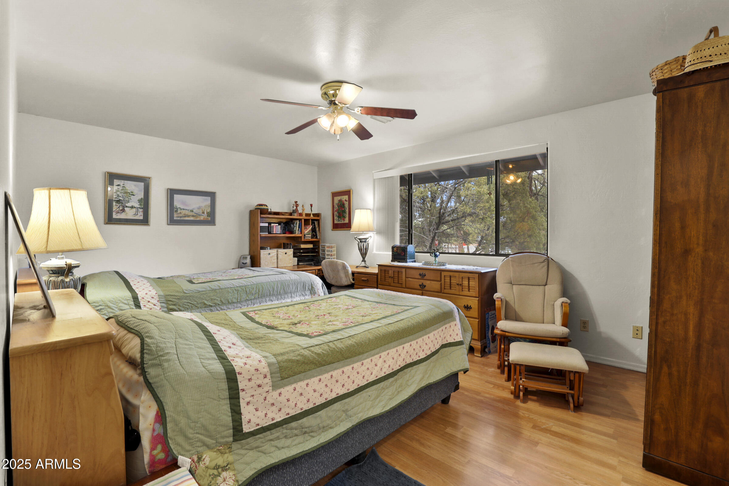 401 East Alpine Drive Payson, AZ 85541 - Photo 26 of 30 a bedroom with a bed a lamp and a large window