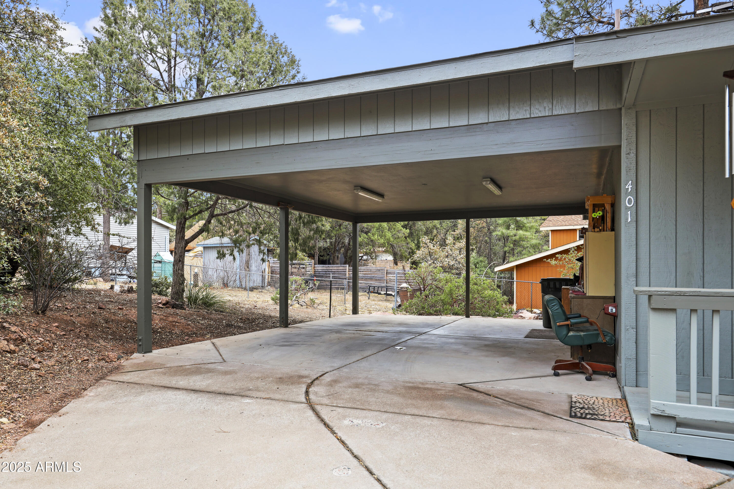 401 East Alpine Drive Payson, AZ 85541 - Photo 29 of 30 a backyard of a house with table and chairs