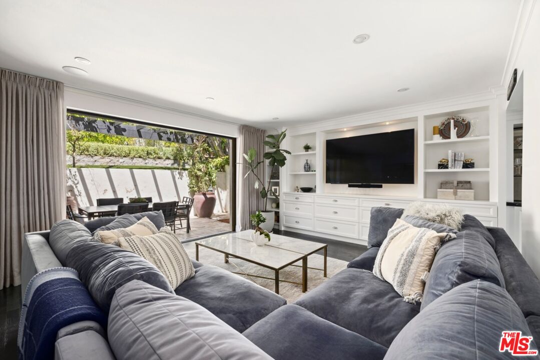 1472 North Kings Road West Hollywood, CA 90069 - Photo 2 of 23