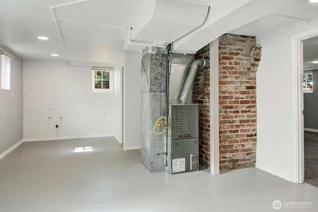 $3,750 | 19330 20th Avenue Northwest, Shoreline, WA 98177