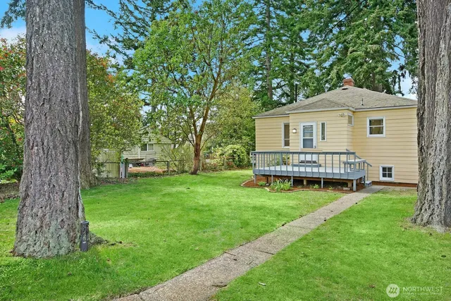 $3,750 | 19330 20th Avenue Northwest, Shoreline, WA 98177