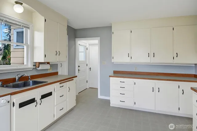 $3,750 | 19330 20th Avenue Northwest, Shoreline, WA 98177