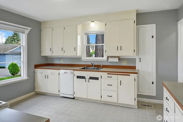 $3,750 | 19330 20th Avenue Northwest, Shoreline, WA 98177