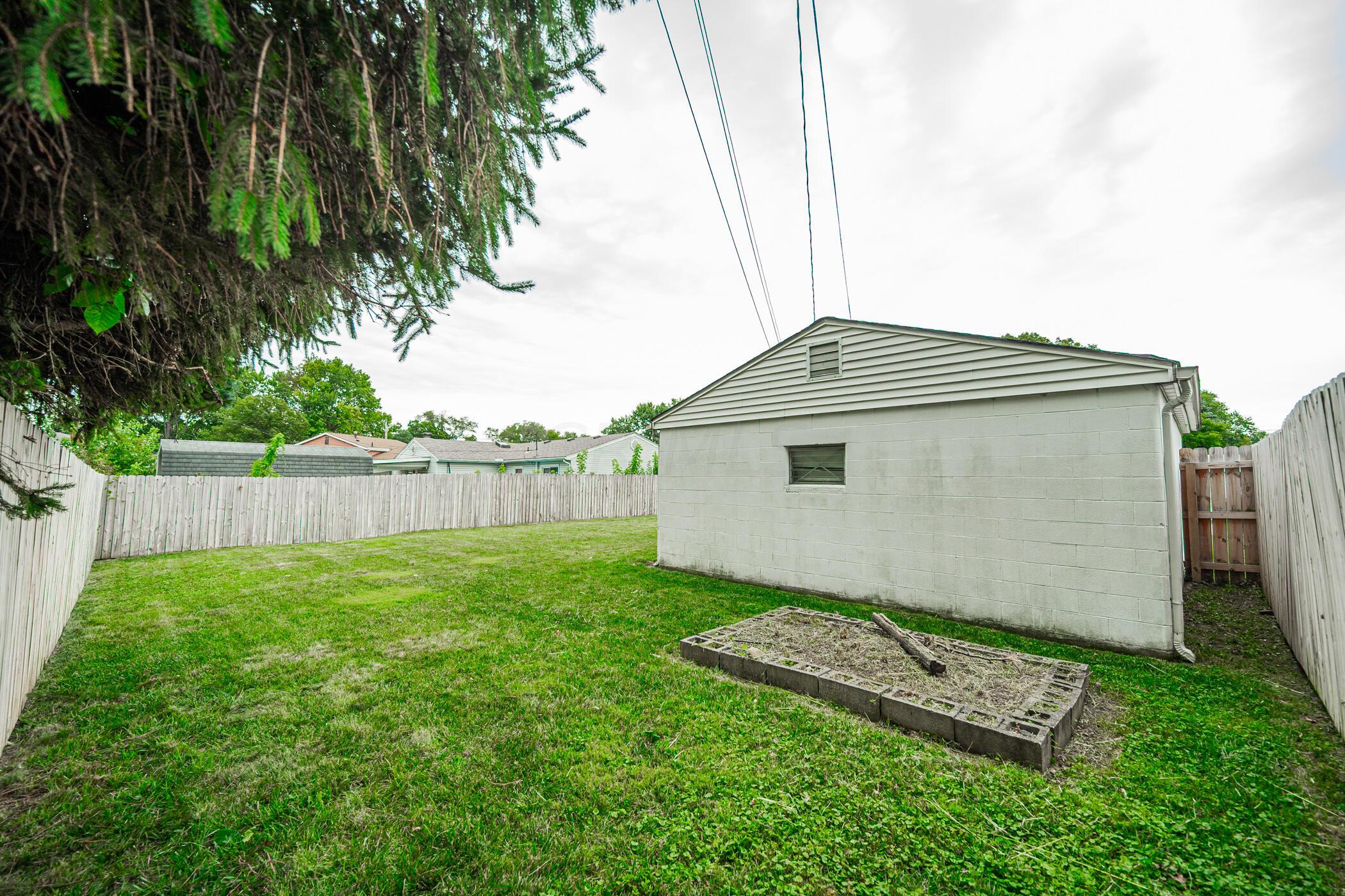 2447 Maybury Road Columbus, OH 43232 - Photo 40 of 55 2447 maybury 044
