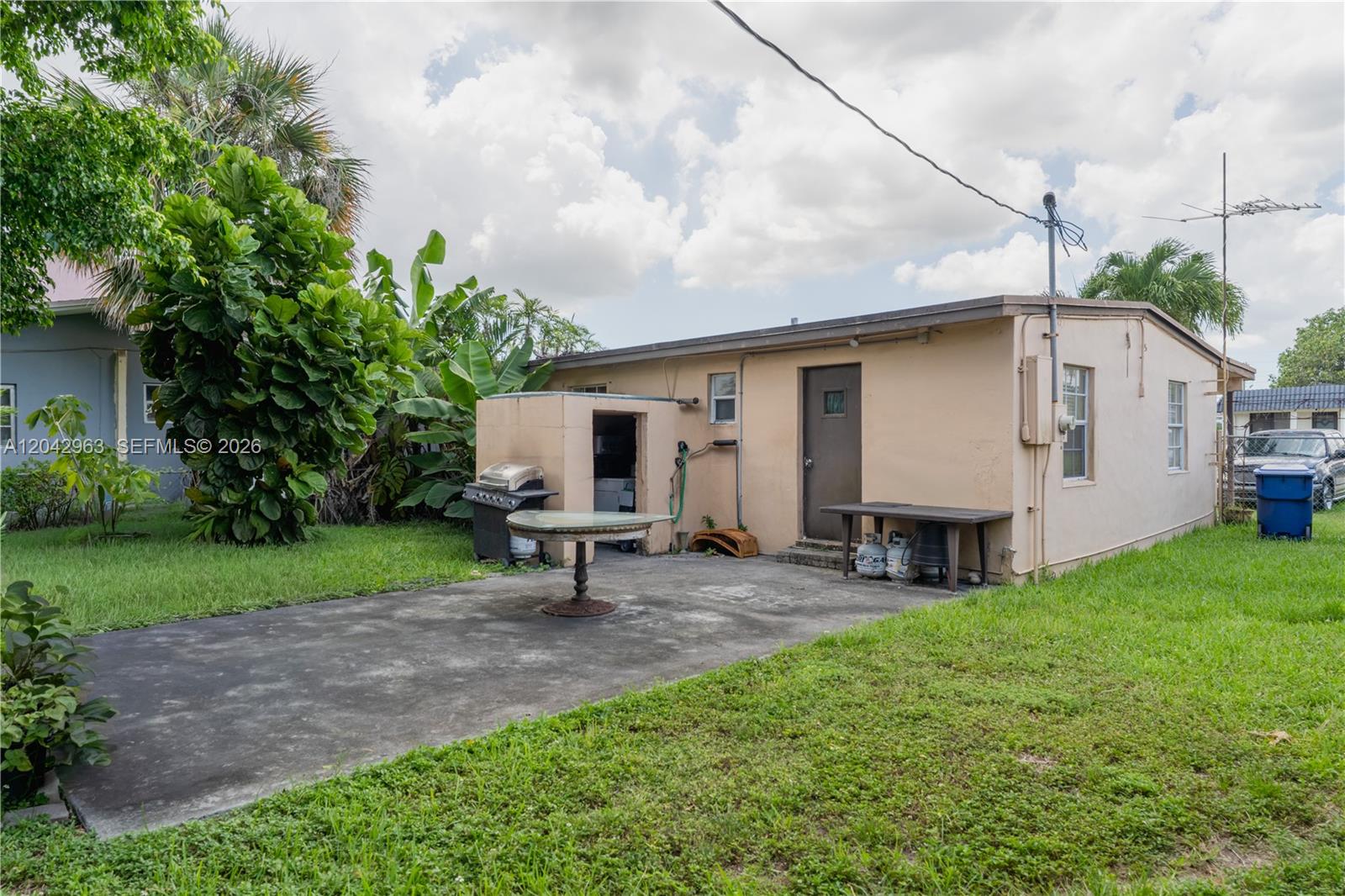 9265 Southwest 38th Street Miami, FL 33165 - Photo 2 of 18