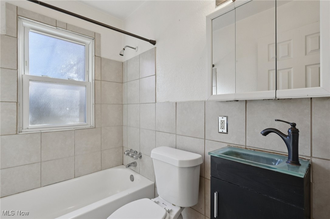 1026 Renfield Road Cleveland Heights, OH 44121 - Photo 6 of 40 Gallery Image 6