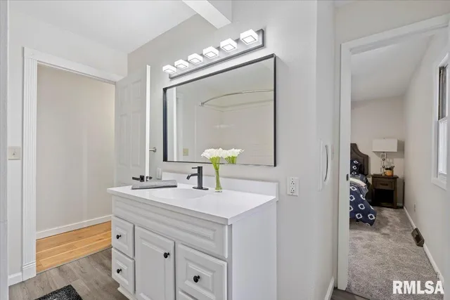 $239,900 | 1005 5th Street A, Hampton, IL 61256