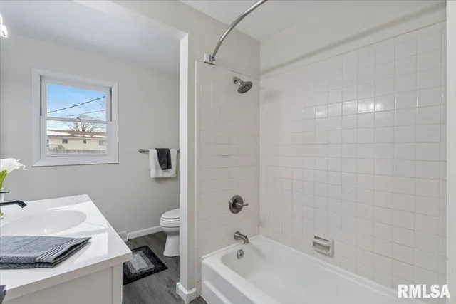 $239,900 | 1005 5th Street A, Hampton, IL 61256