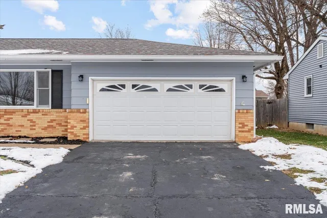 $239,900 | 1005 5th Street A, Hampton, IL 61256