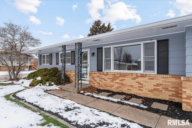 $239,900 | 1005 5th Street A, Hampton, IL 61256