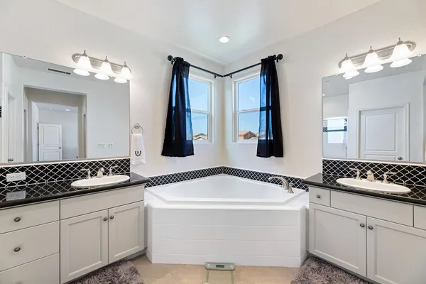 $679,000 | 1006 La Canada Avenue, Clovis, CA 93619