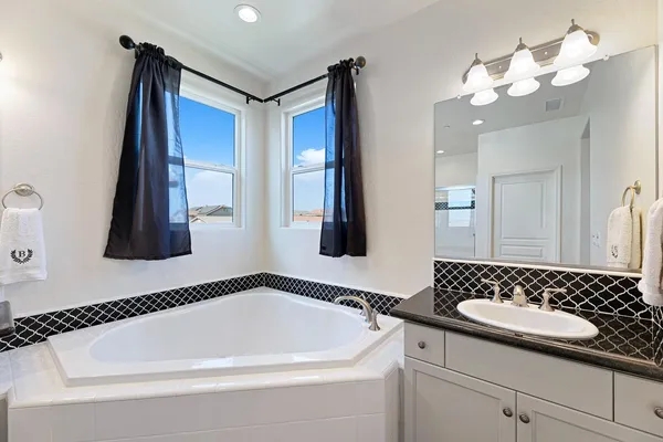 $679,000 | 1006 La Canada Avenue, Clovis, CA 93619