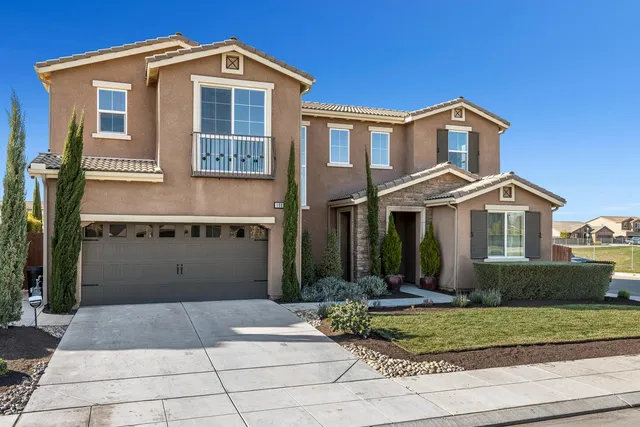 $699,000 | 1006 La Canada Avenue, Clovis, CA 93619