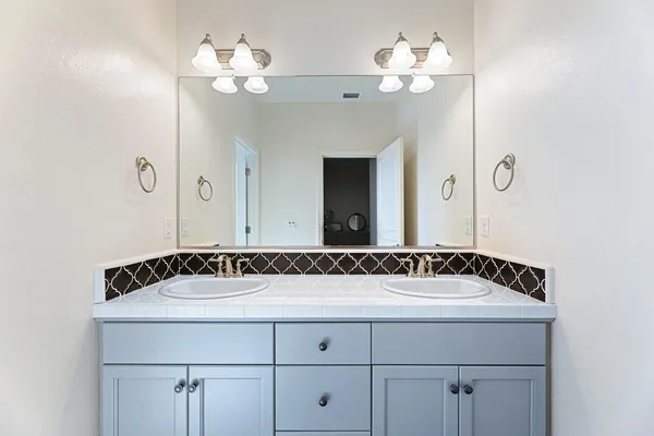 $679,000 | 1006 La Canada Avenue, Clovis, CA 93619