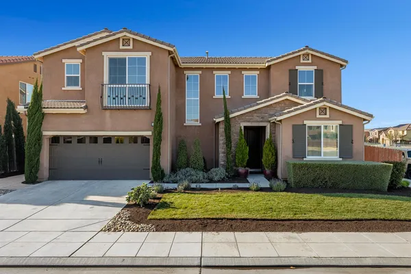 $679,000 | 1006 La Canada Avenue, Clovis, CA 93619