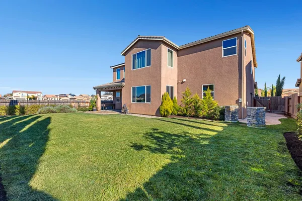 $679,000 | 1006 La Canada Avenue, Clovis, CA 93619