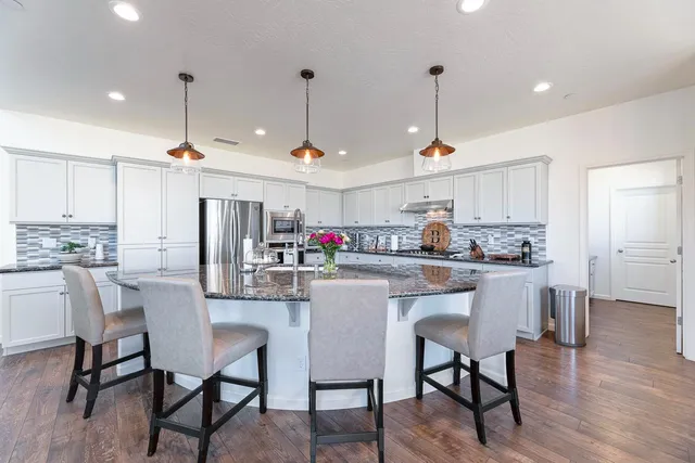 $699,000 | 1006 La Canada Avenue, Clovis, CA 93619