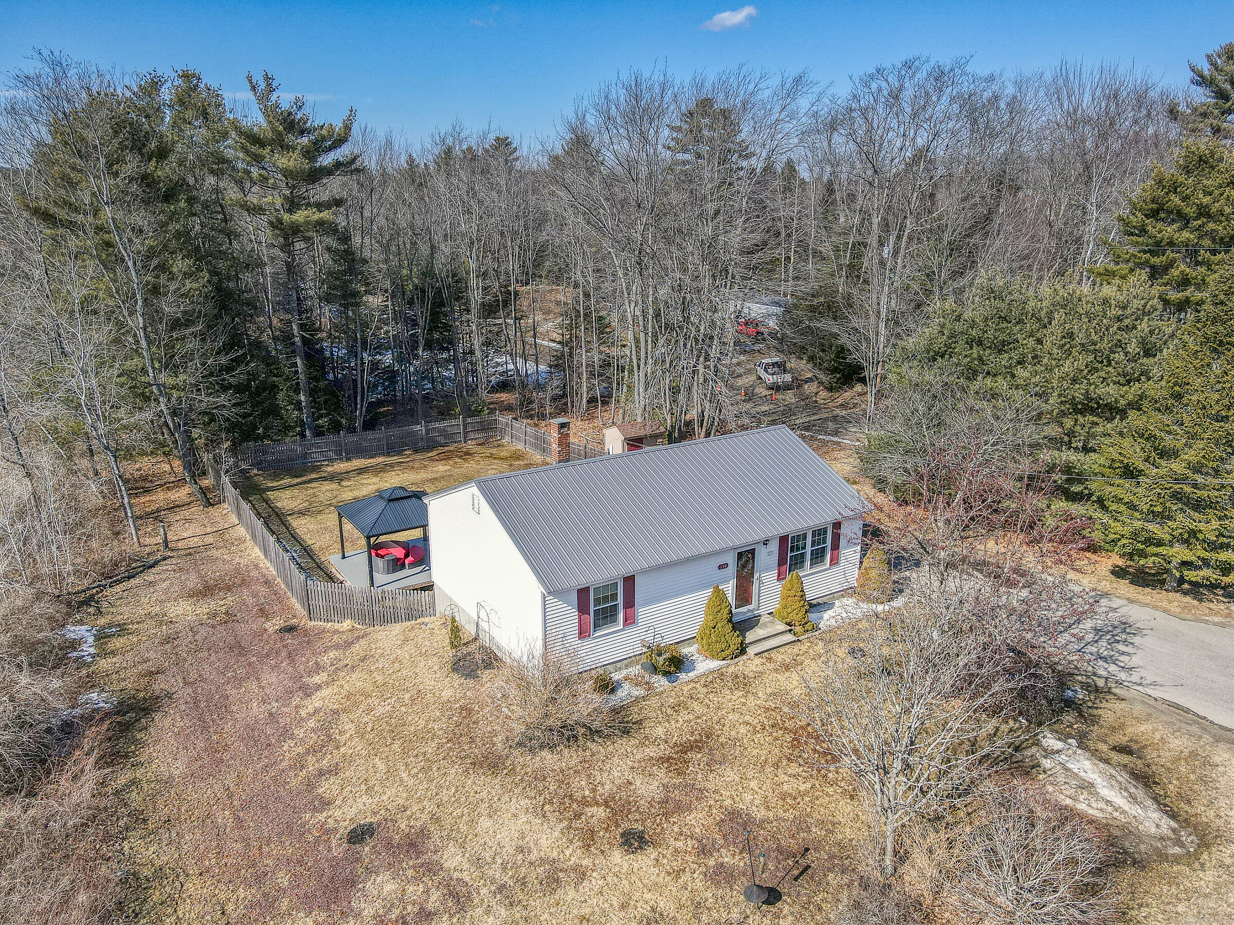 136 Middlesex Road Topsham, ME 04086 - Photo 1 of 45 108660ae-103