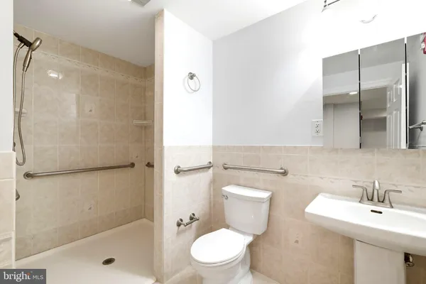 a picture of a bench in a white house