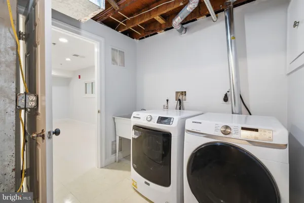 a black and white photo of a room