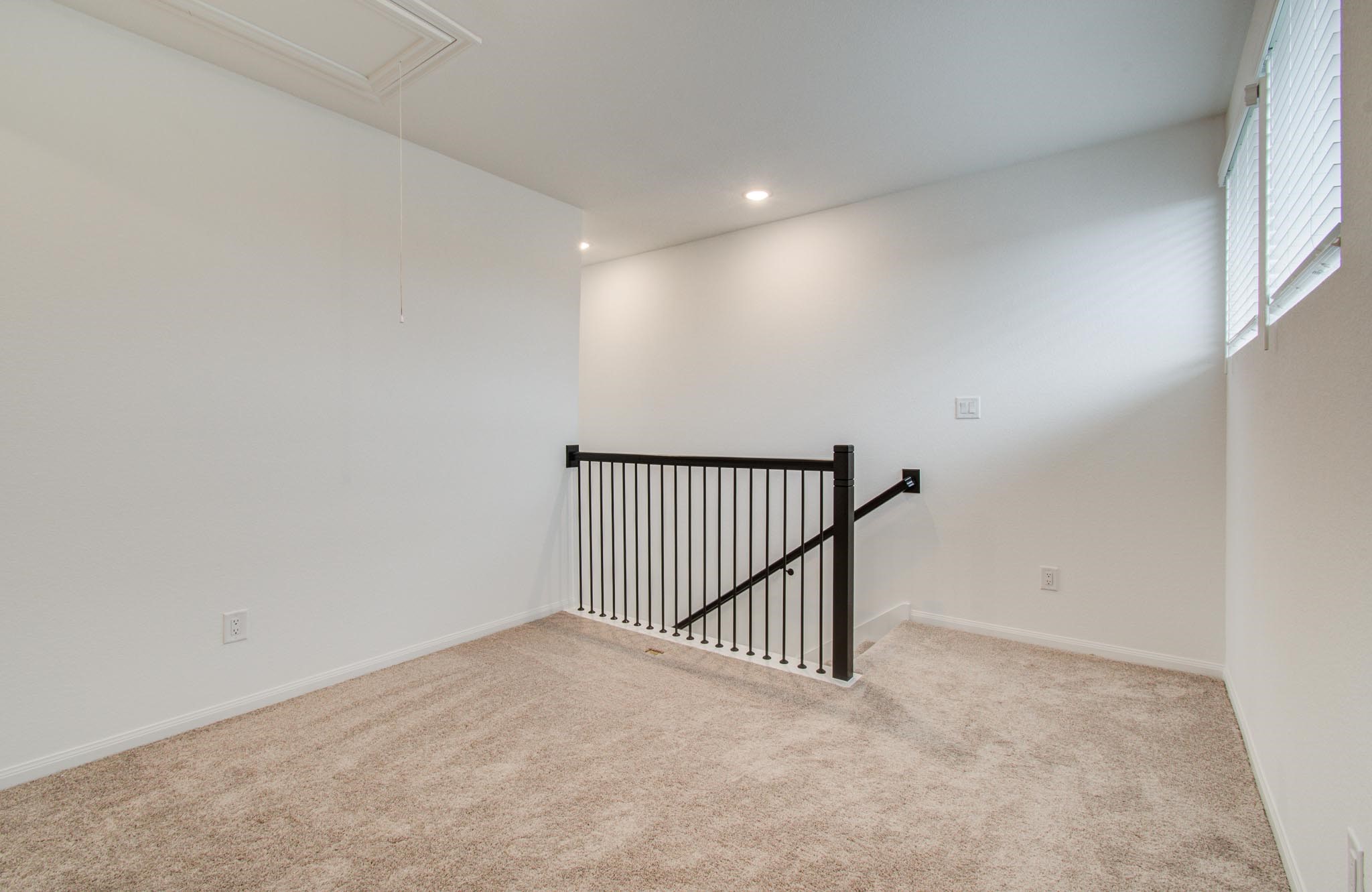 7231 Yarrow Blossom Court Katy, TX 77493 - Photo 37 of 49 a view of a hallway
