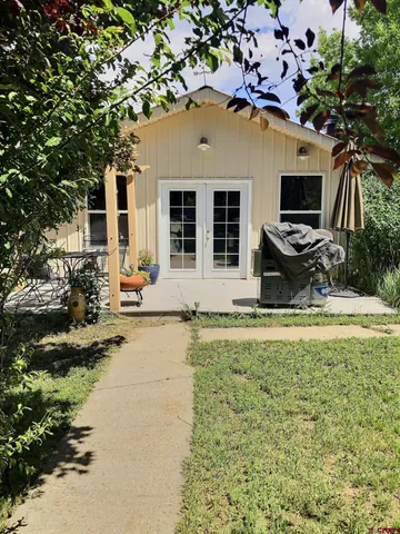 a view of a house with a yard