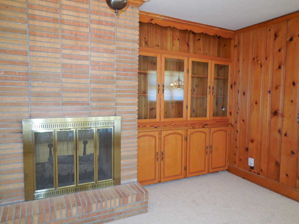 288 Pinehill Road Orangeburg, SC 29115 - Photo 4 of 30 Den w/built-ins and fireplace