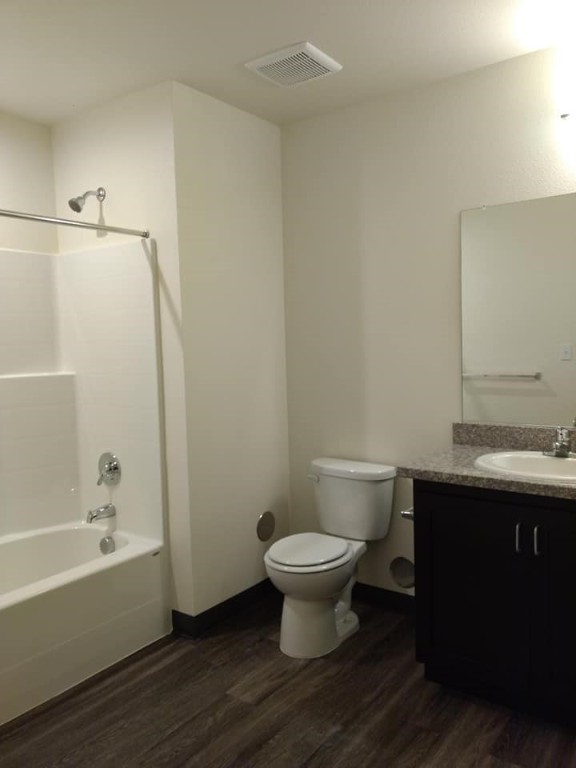 200 East 10th Street Gilroy, CA 95020 - Photo 14 of 14 a bathroom with a sink toilet and bathtub
