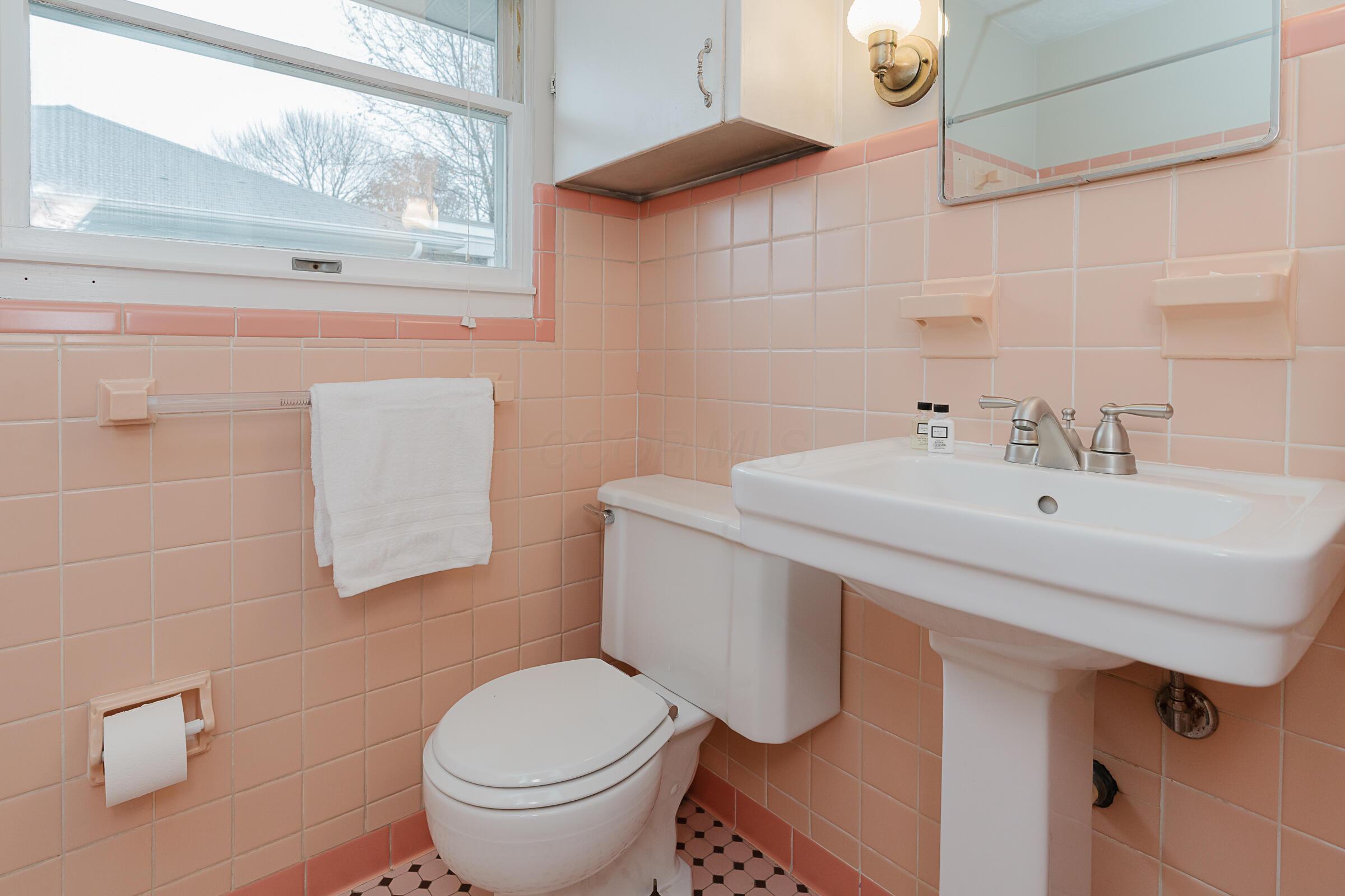 2063 Milden Road Columbus, OH 43221 - Photo 23 of 41 2063 Milden Rd-----------16