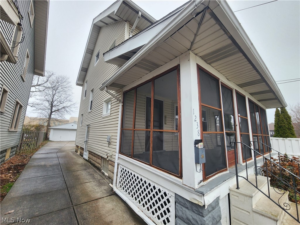 1238 Webb Road Lakewood, OH 44107 - Photo 4 of 33