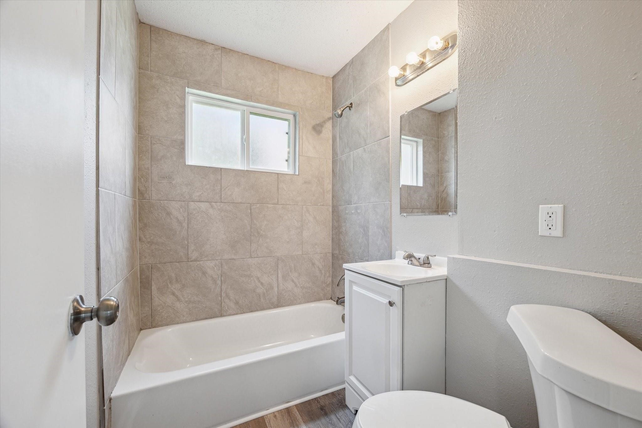 210 Laurel Street Lake Jackson, TX 77566 - Photo 11 of 13 a bathroom with a sink mirror toilet and bathtub