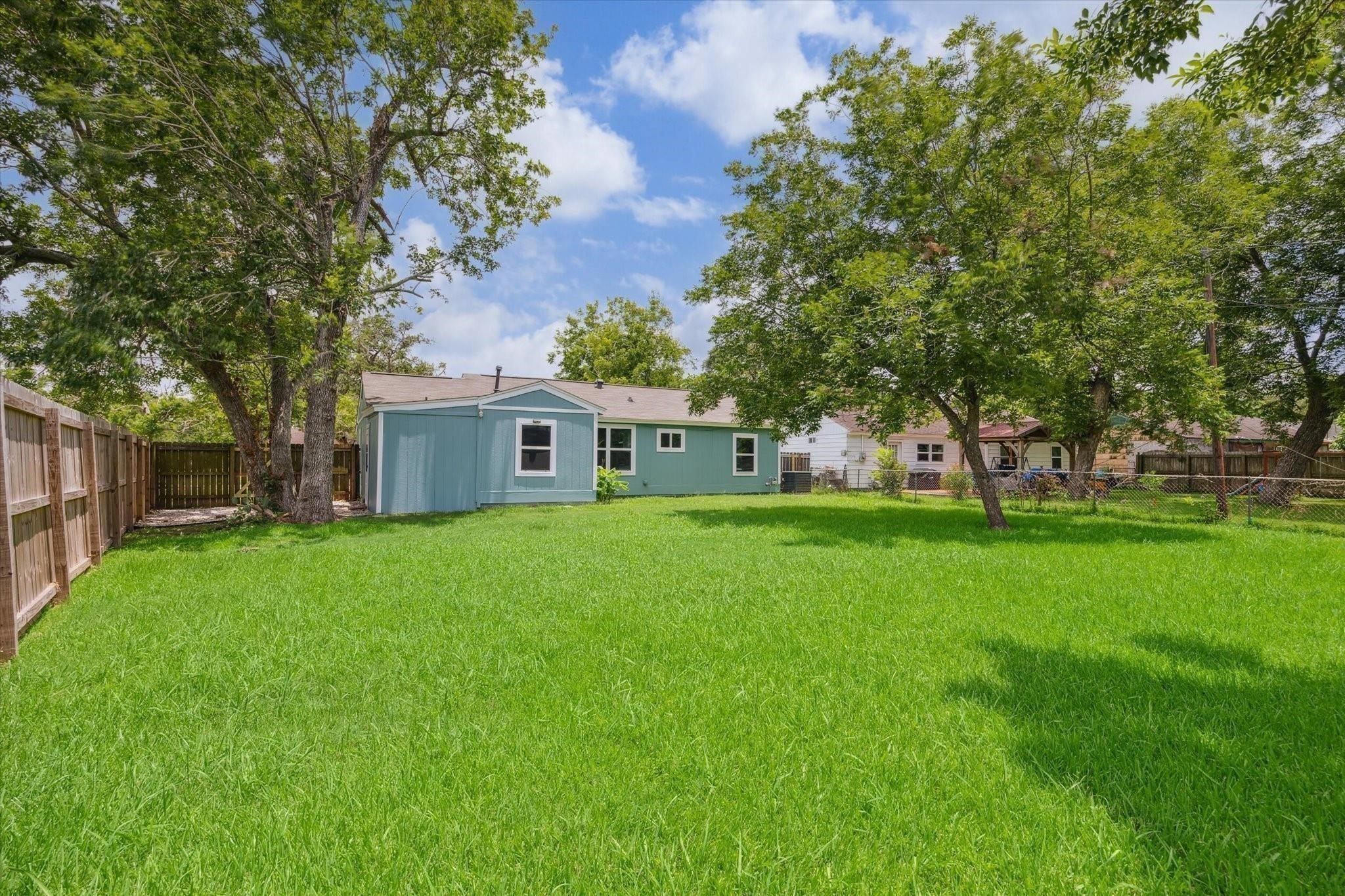 210 Laurel Street Lake Jackson, TX 77566 - Photo 12 of 13 a front view of a house with garden