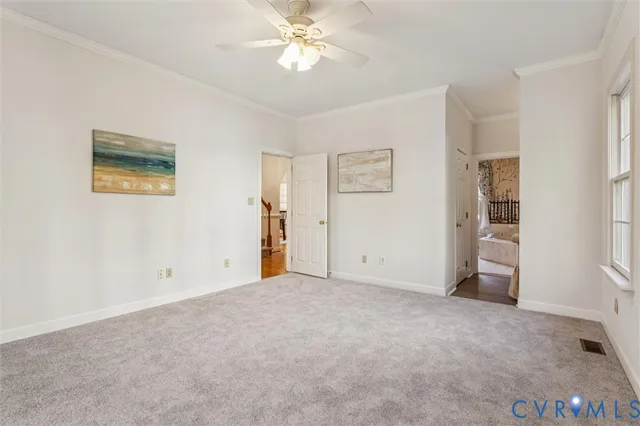 a view of empty room with window