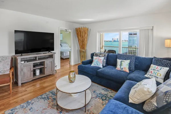 $2,800 | 2936 Lake Shore Drive, Unit 310, Riviera Beach, FL 33404