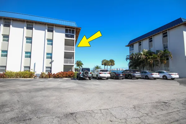 $2,800 | 2936 Lake Shore Drive, Unit 310, Riviera Beach, FL 33404