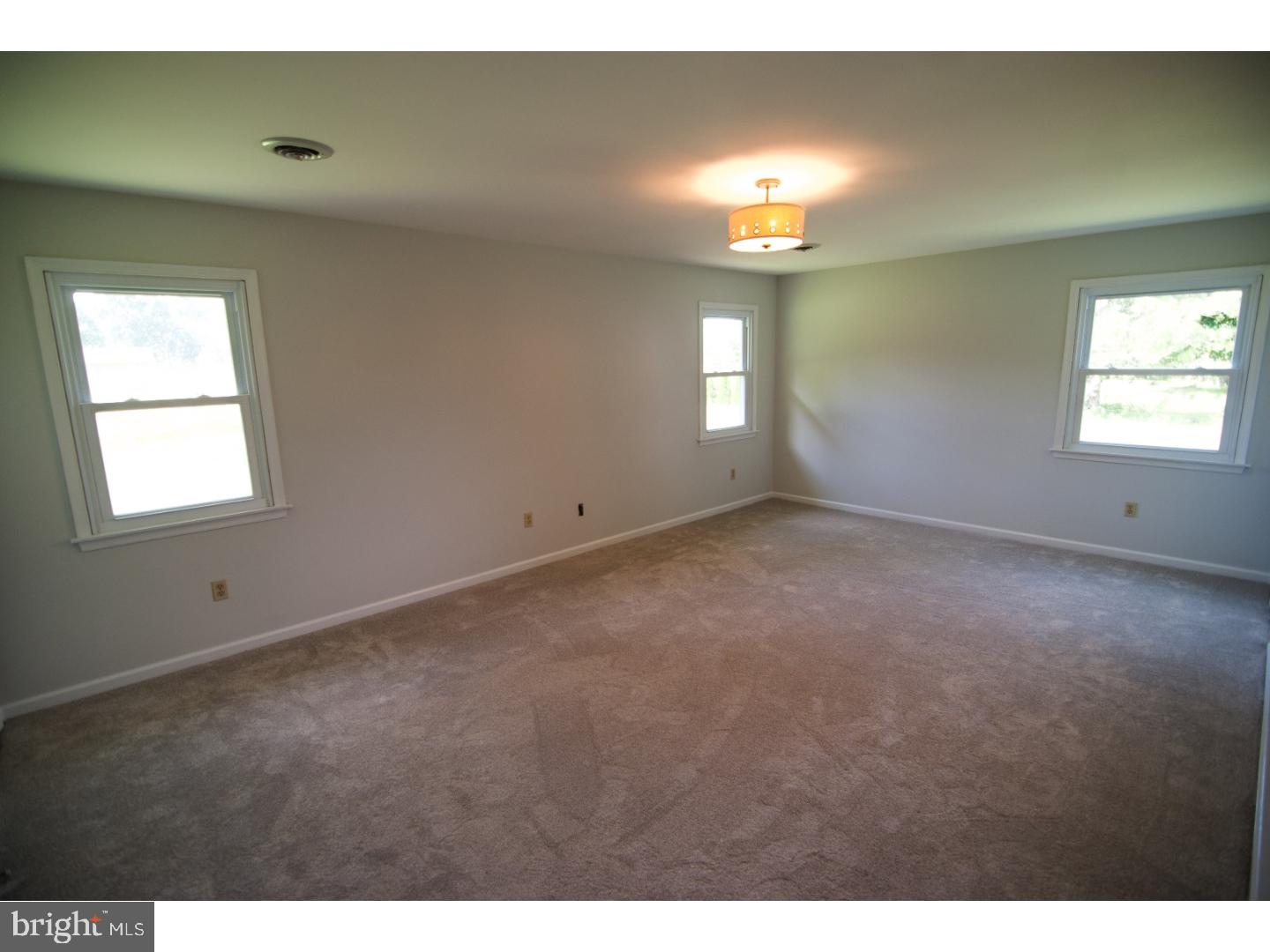 8 South County Line Road Telford, PA 18969 - Photo 19 of 25 Great Room