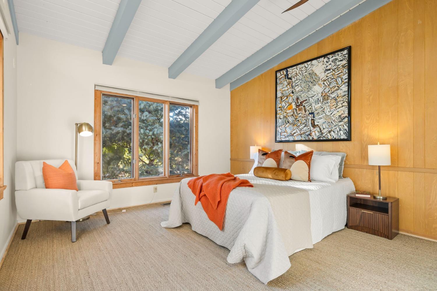 4306 Hendrickson Road Ojai, CA 93023 - Photo 30 of 44 a bedroom with a bed and lamp