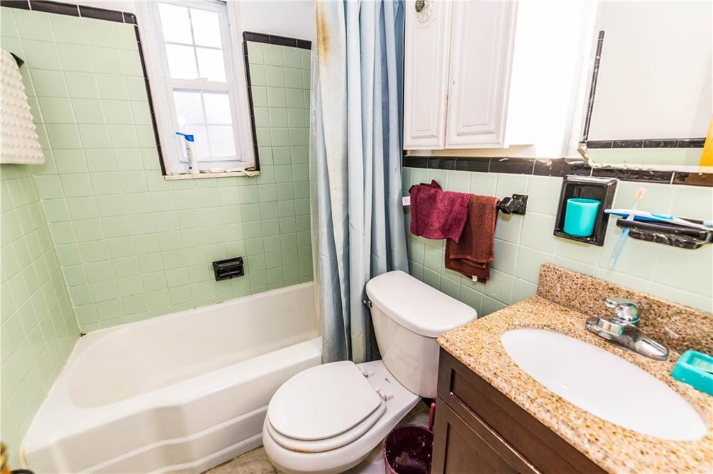 121 Marlboro Road Pittsburgh, PA 15238 - Photo 11 of 17 Full Bath.