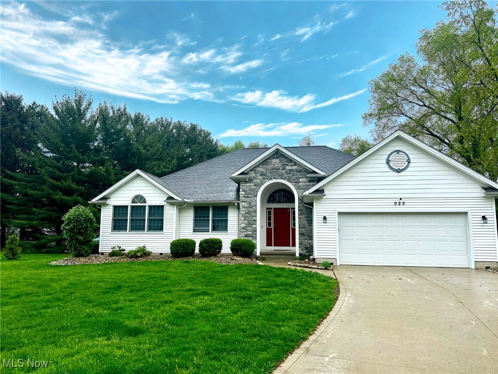 925 North Ridge Road Lorain, OH 44053 - Photo 2 of 48