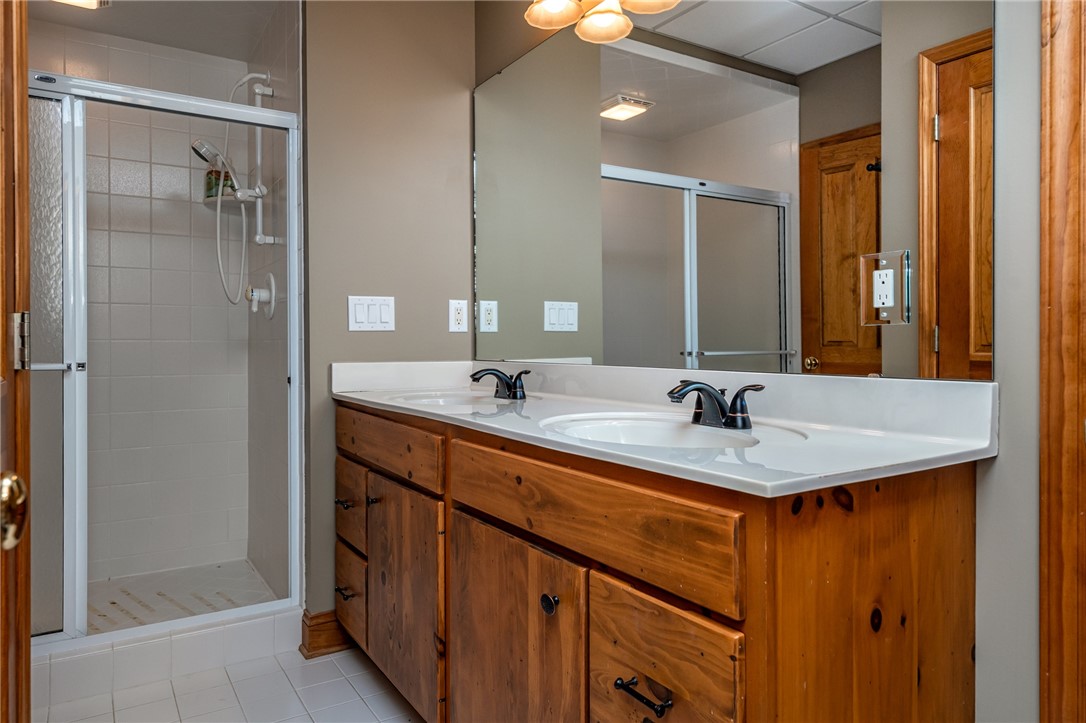 524 Ginseng Drive Sunset, SC 29685 - Photo 32 of 37 Jack & Jill full bath