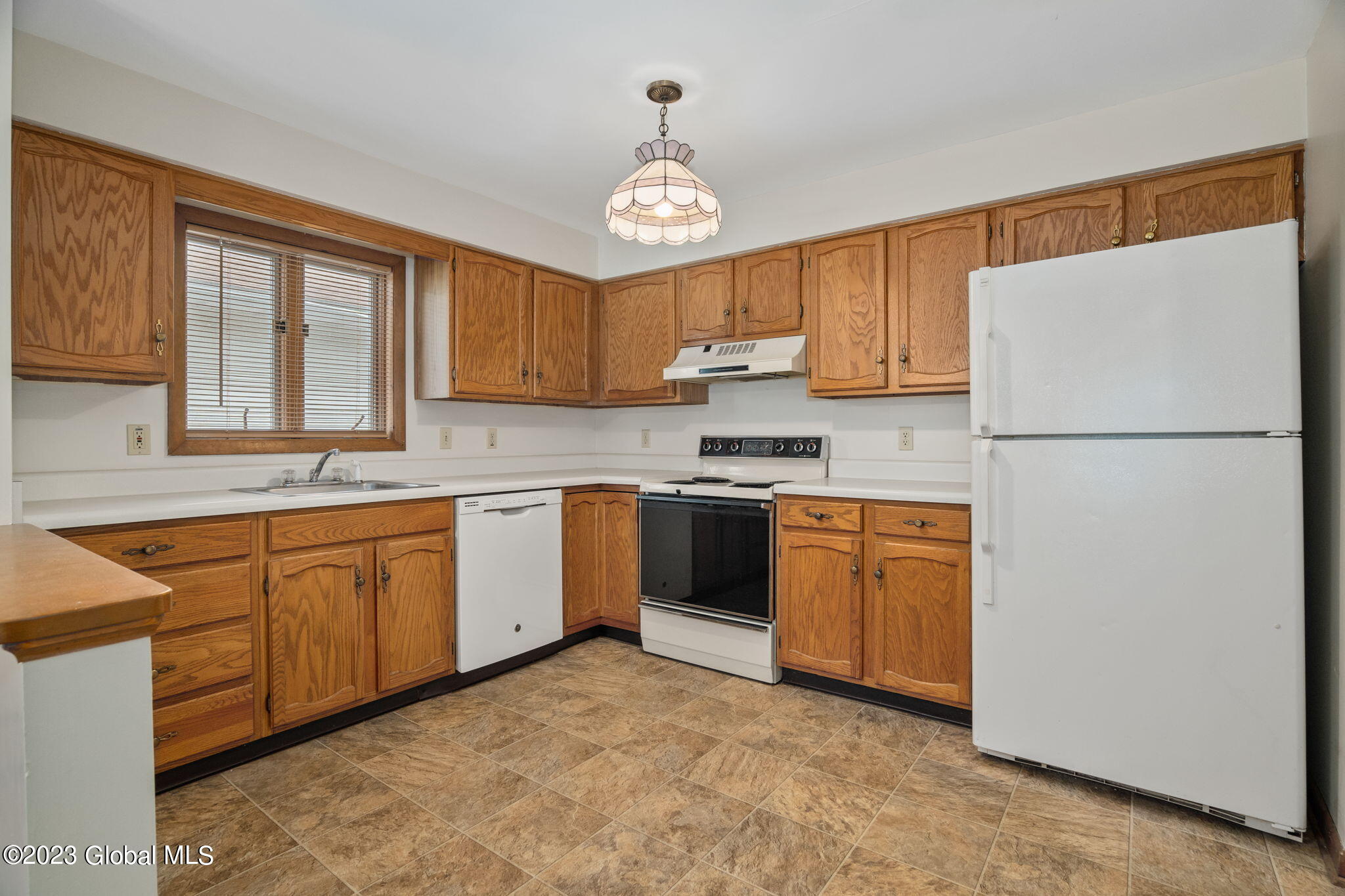 2342-2344 Curry Road Schenectady, NY 12303 - Photo 11 of 48 9-web-or-mls-2342CurryRd-09