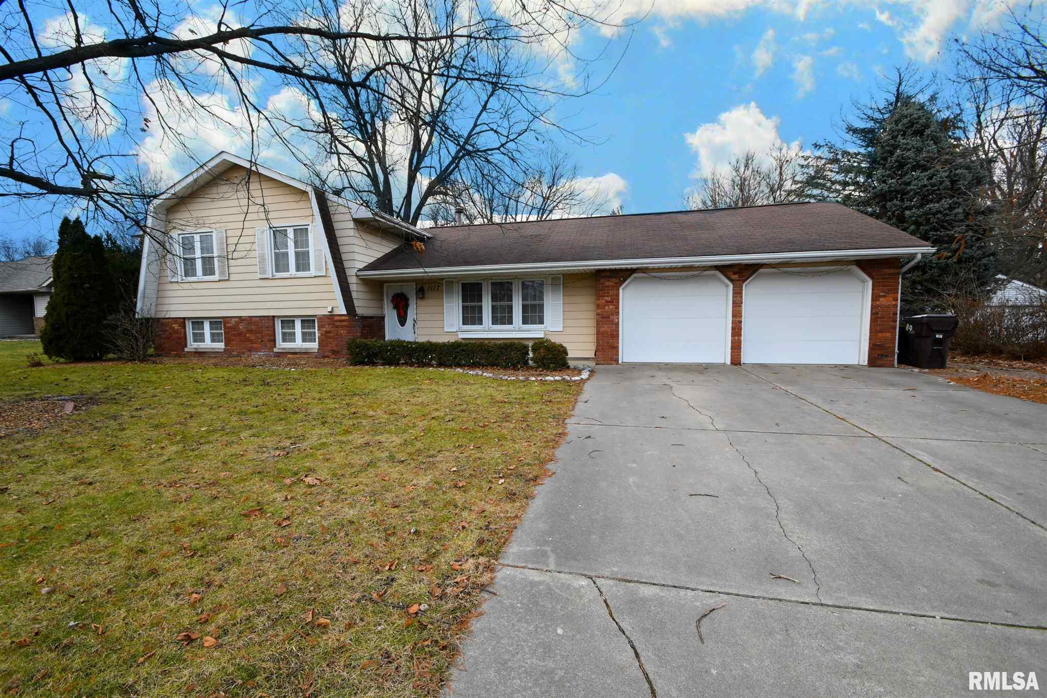 1117 West Ravinwoods Road Peoria, IL 61615 - Photo 1 of 39 Gallery Image 1