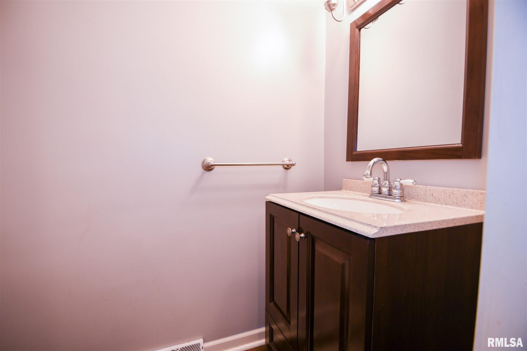 1117 West Ravinwoods Road Peoria, IL 61615 - Photo 19 of 39 Gallery Image 19