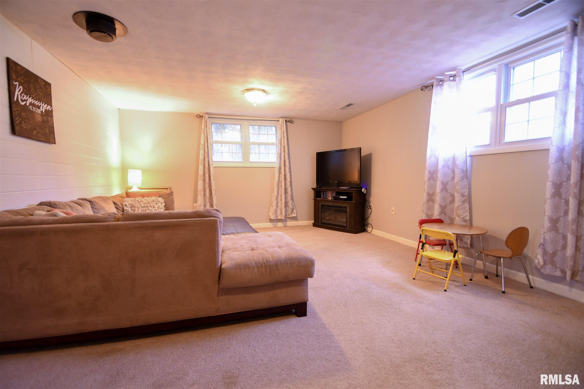 1117 West Ravinwoods Road Peoria, IL 61615 - Photo 20 of 39 Gallery Image 20