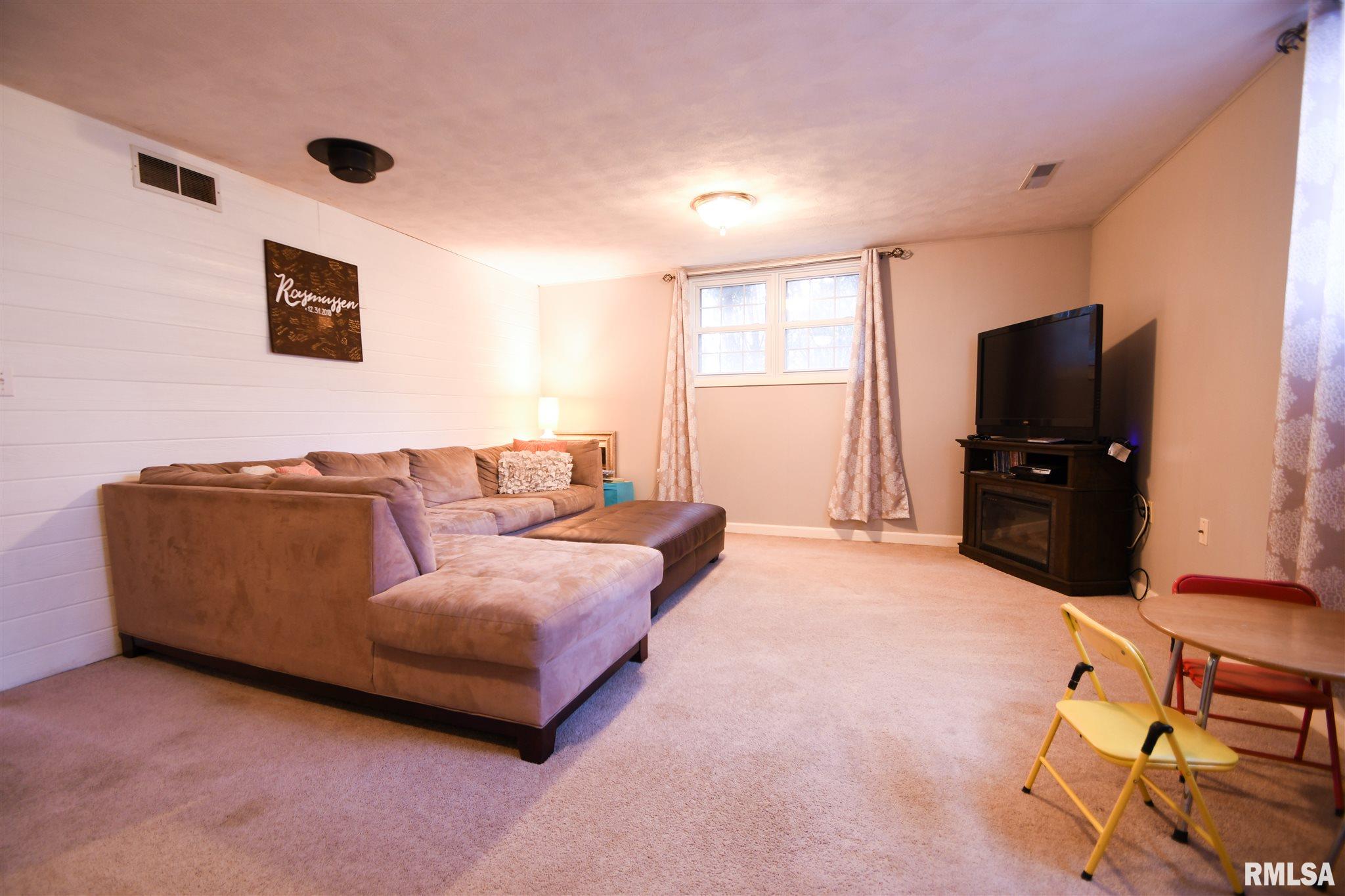 1117 West Ravinwoods Road Peoria, IL 61615 - Photo 21 of 39 Gallery Image 21