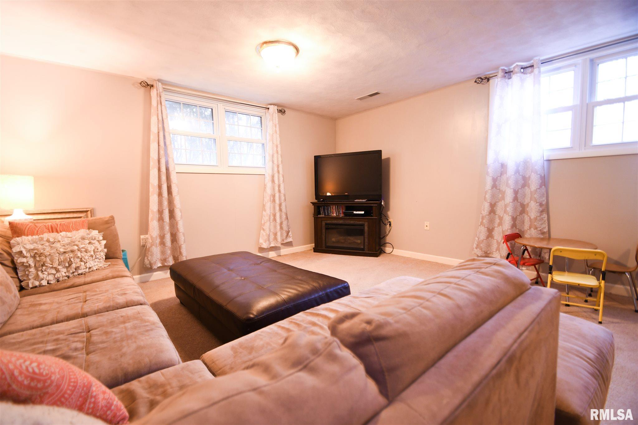 1117 West Ravinwoods Road Peoria, IL 61615 - Photo 22 of 39 Gallery Image 22