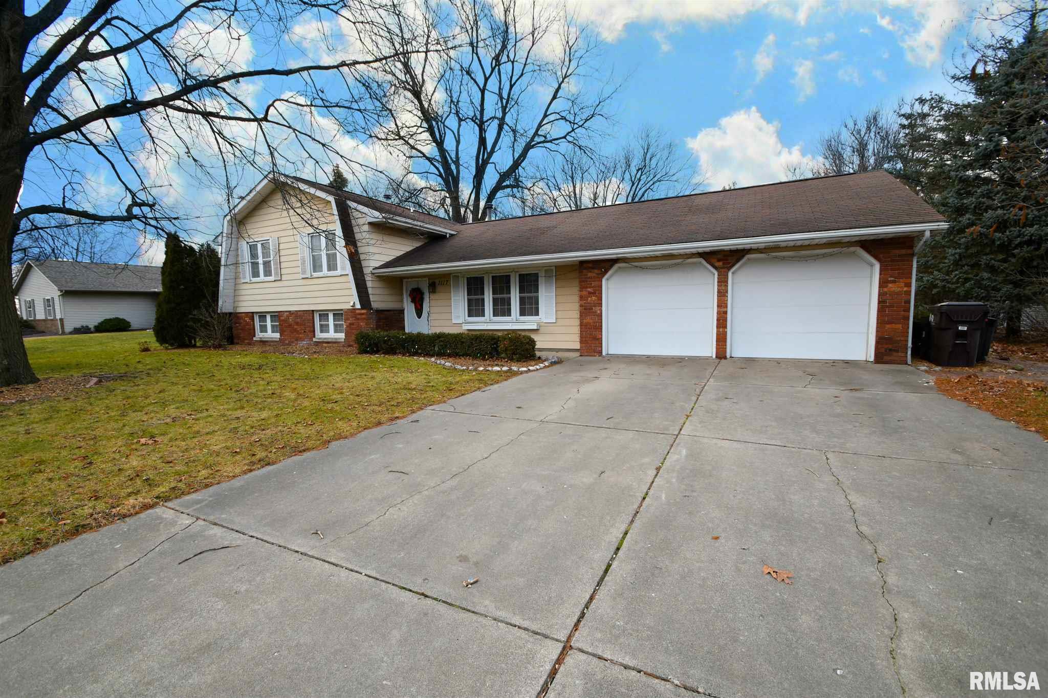 1117 West Ravinwoods Road Peoria, IL 61615 - Photo 3 of 39 Gallery Image 3